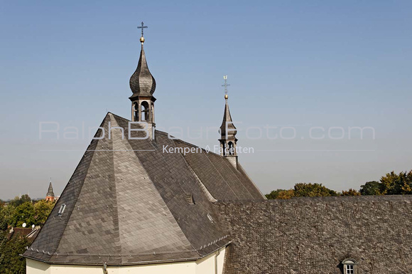 Dach der Paterskirche